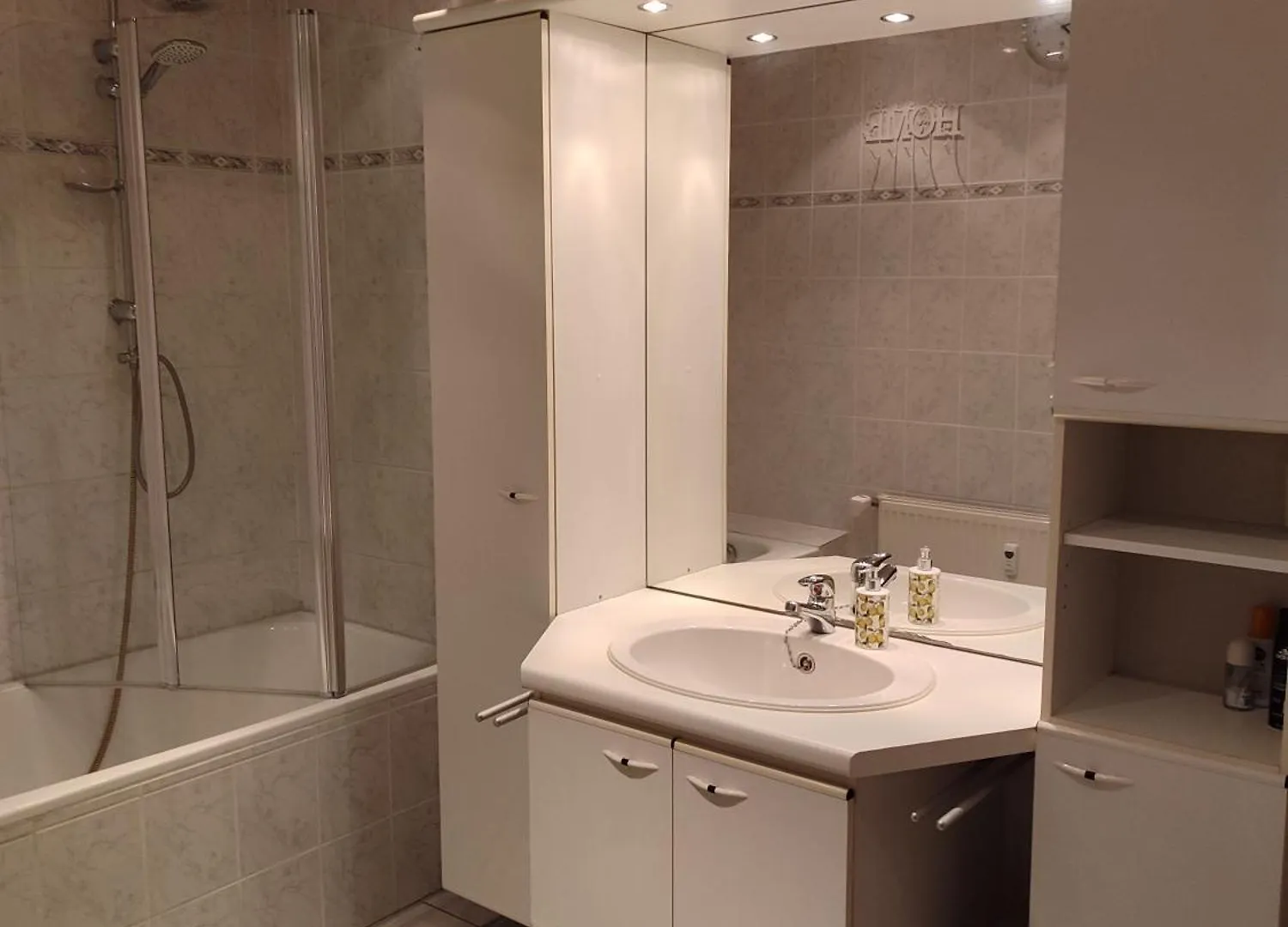 Komfortable Ferienwohnung In Floersheim-Weilbach Floersheim am Main 0*,  Germany